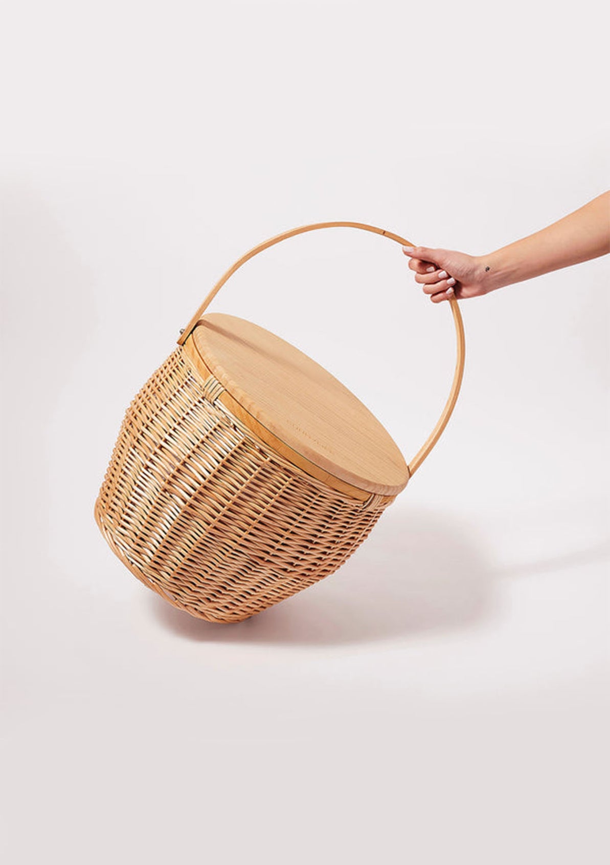 Sunnylife Round Picnic Cooler Basket Natural Deer Willow